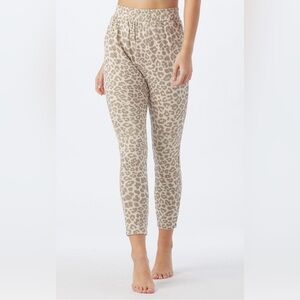 Glyder Powder Jogger Oatmilk Leopard